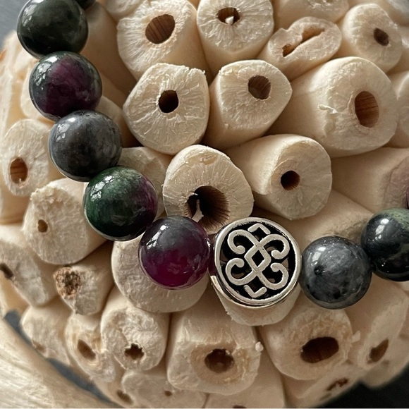 8mm Natural Stone 7 Inch Bracelet - Tourmaline, Jasper & Labradorite - Picture 2 of 10